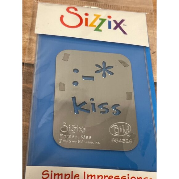 Sizzix Simple Impressions Phrase Kiss Embossing Folder 654326 - Picture 3 of 3